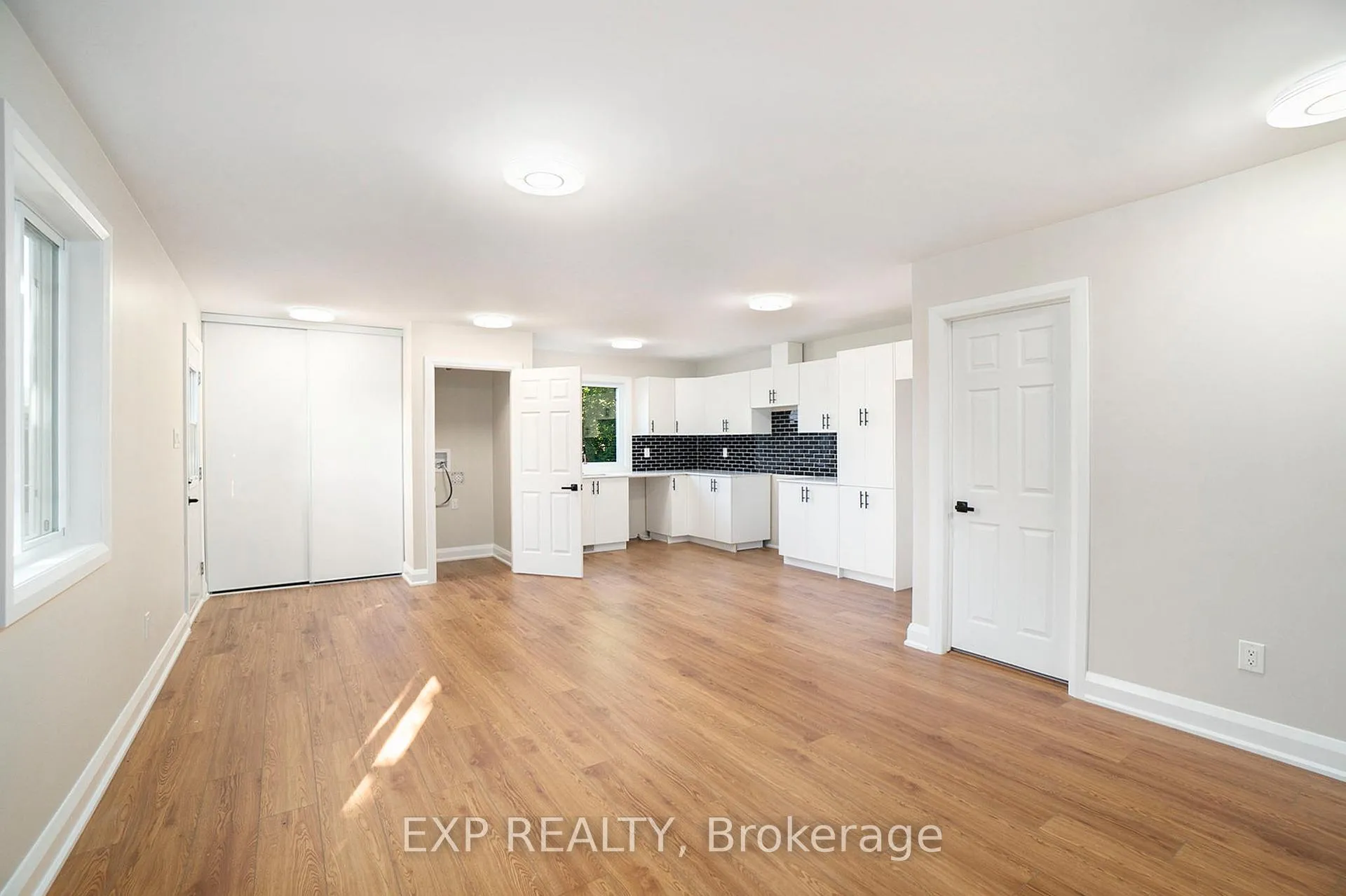 Photo 4 of Unit 3, 838 St. Laurent Boulevard, Ottawa, Castle Heights — HOMEH