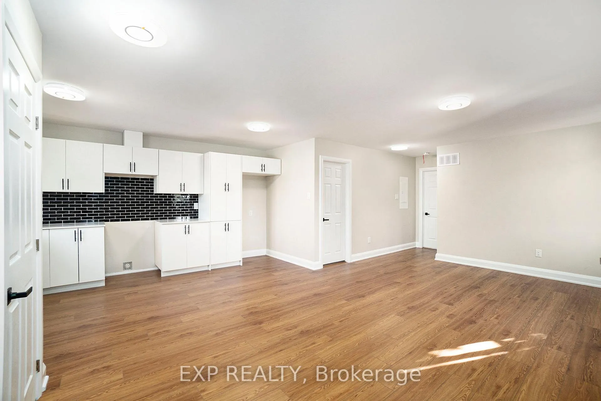 Photo 5 of Unit 3, 838 St. Laurent Boulevard, Ottawa, Castle Heights — HOMEH