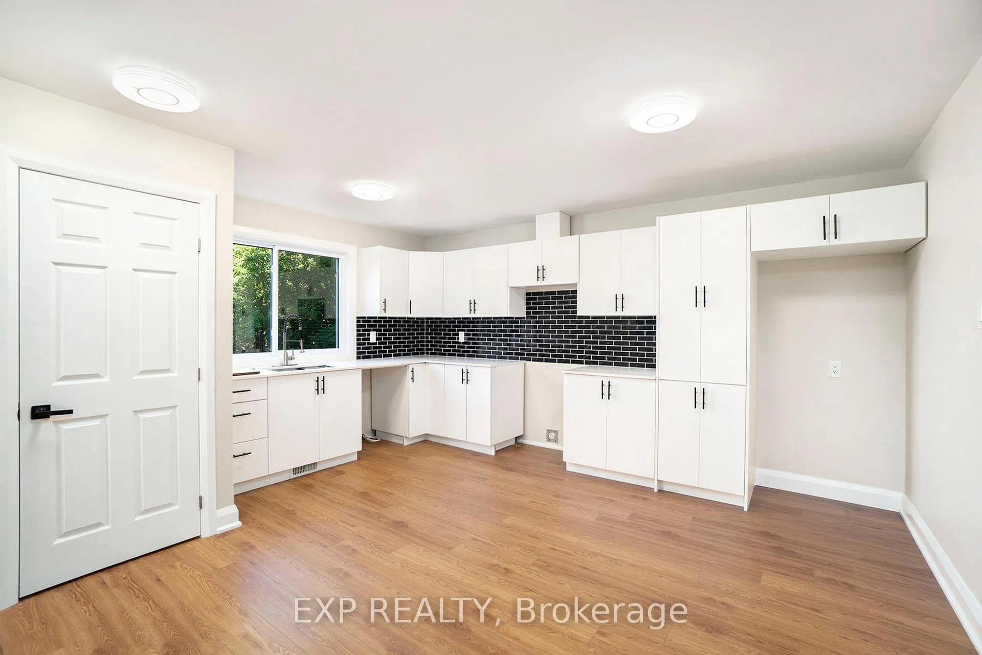 Photo 6 of Unit 3, 838 St. Laurent Boulevard, Ottawa, Castle Heights — HOMEH