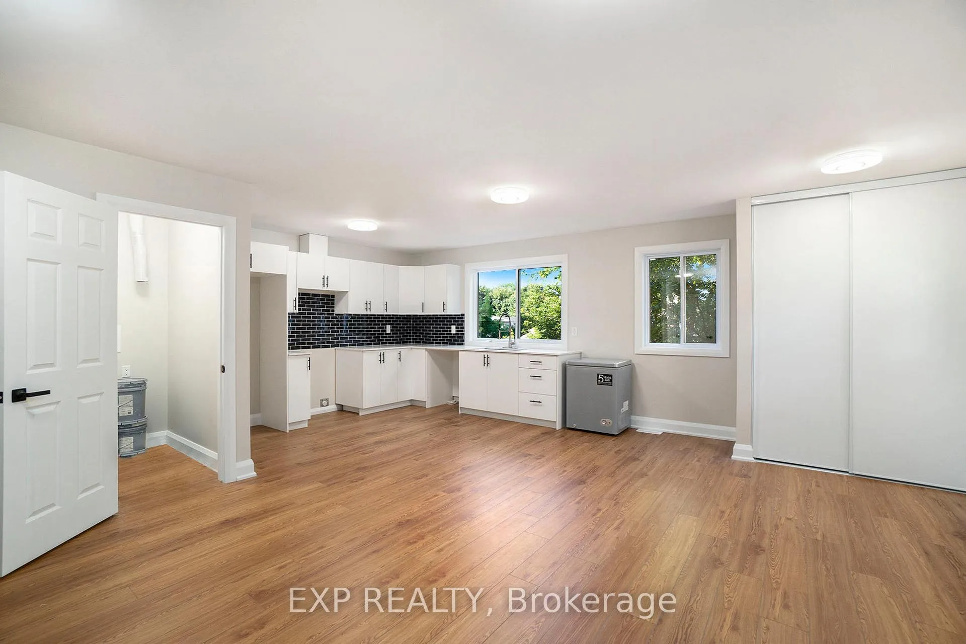 Photo 7 of Unit 3, 838 St. Laurent Boulevard, Ottawa, Castle Heights — HOMEH