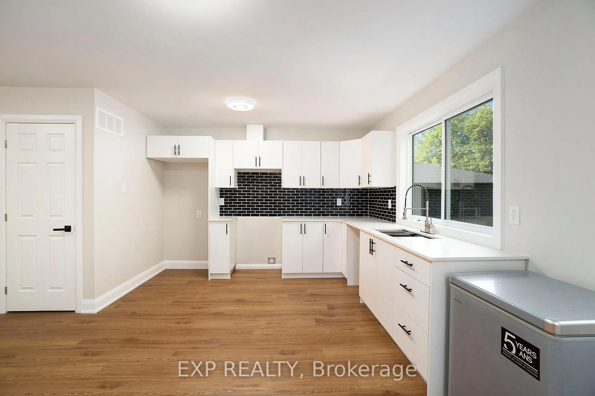 Photo 9 of Unit 3, 838 St. Laurent Boulevard, Ottawa, Castle Heights — HOMEH