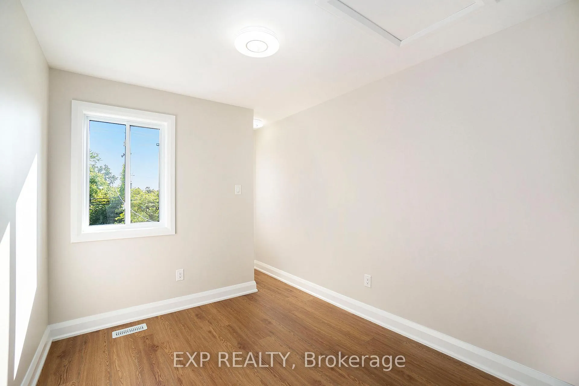 Photo 12 of Unit 3, 838 St. Laurent Boulevard, Ottawa, Castle Heights — HOMEH