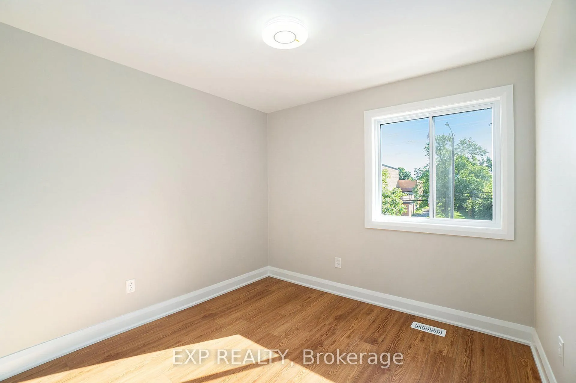 Photo 13 of Unit 3, 838 St. Laurent Boulevard, Ottawa, Castle Heights — HOMEH