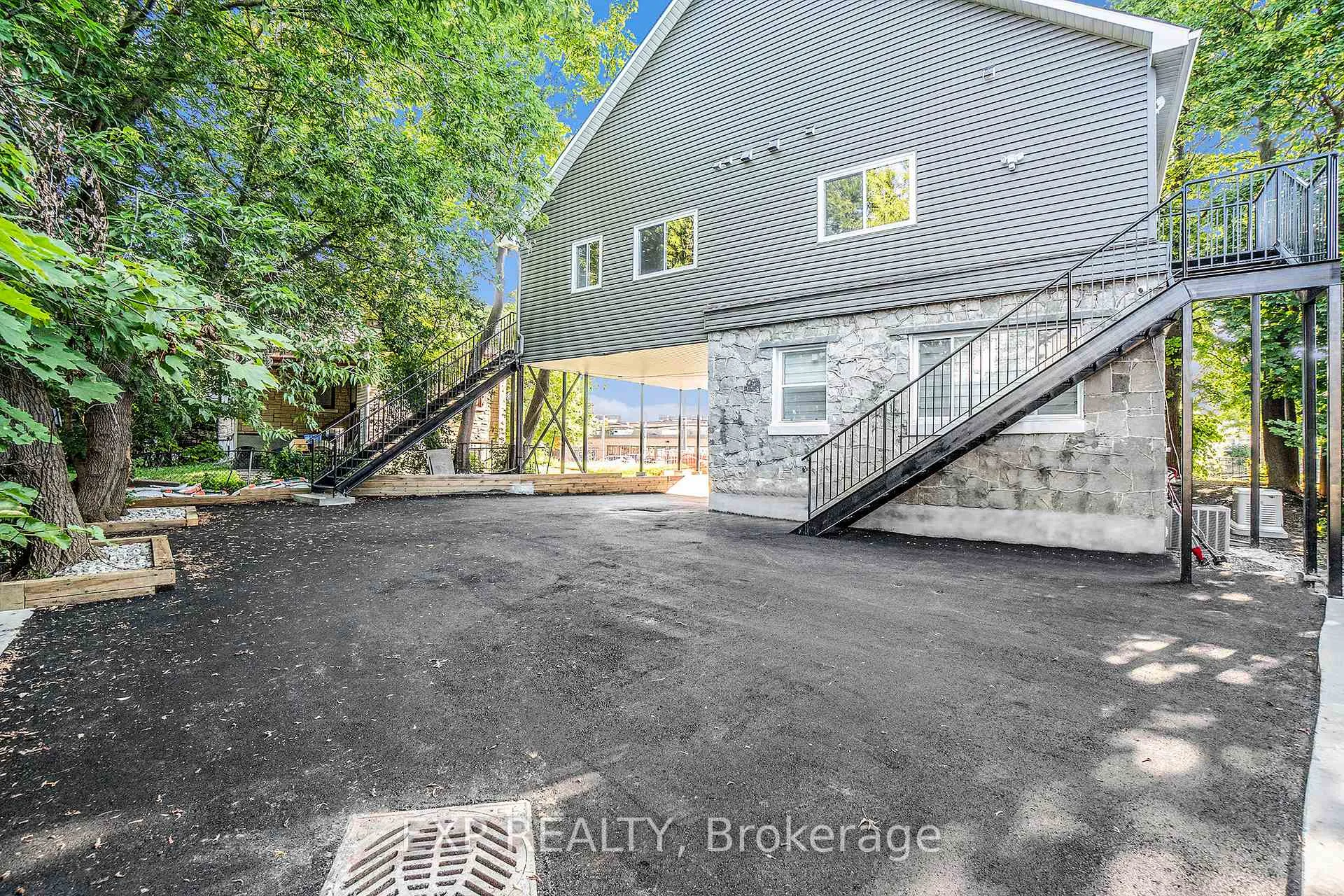 Photo 16 of Unit 3, 838 St. Laurent Boulevard, Ottawa, Castle Heights — HOMEH