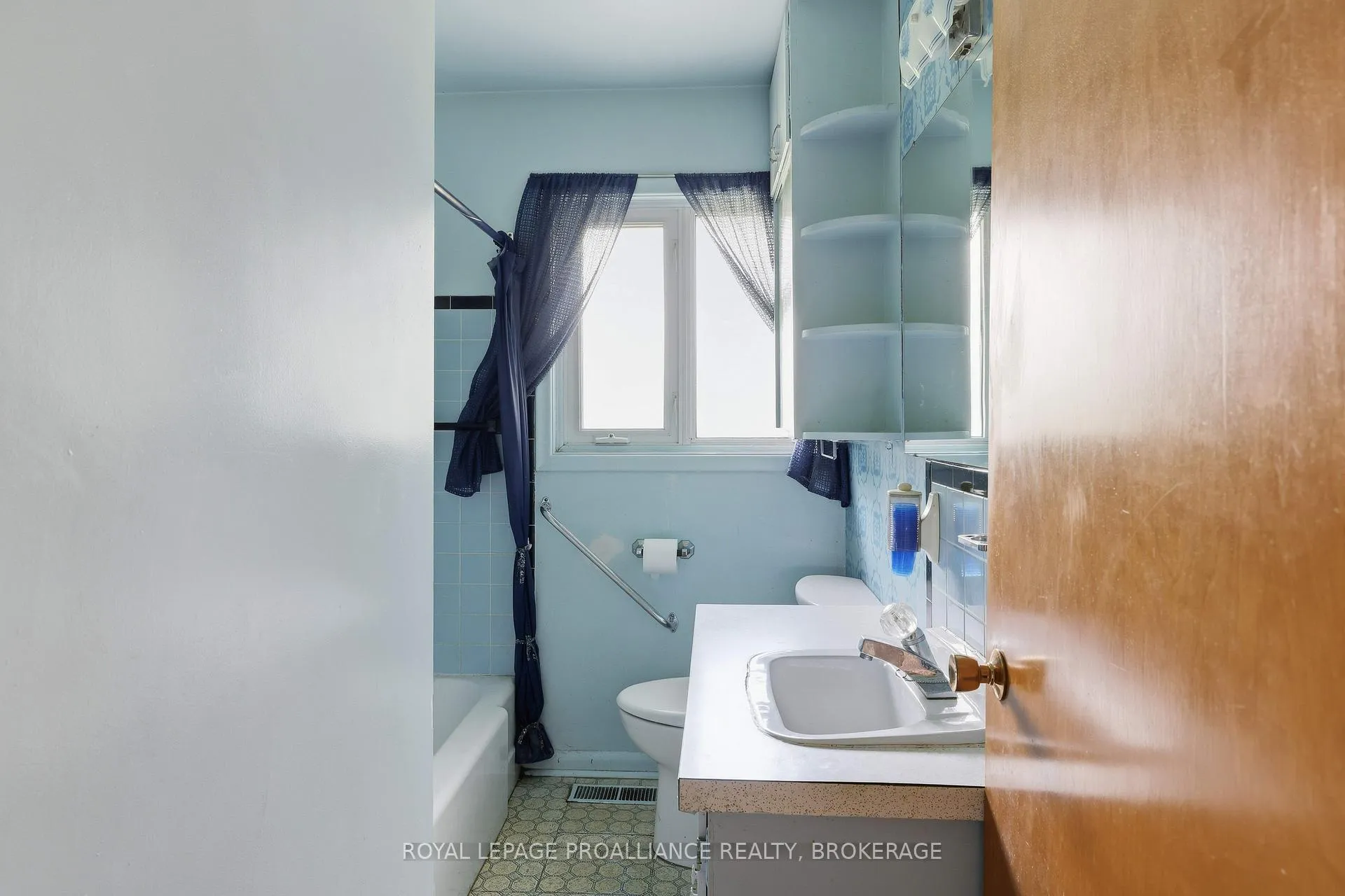 Photo 12 of 15 Park Crescent, Loyalist, Amherstview — HOMEH