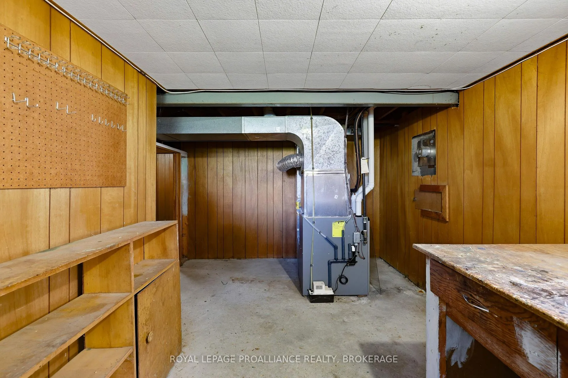 Photo 21 of 15 Park Crescent, Loyalist, Amherstview — HOMEH