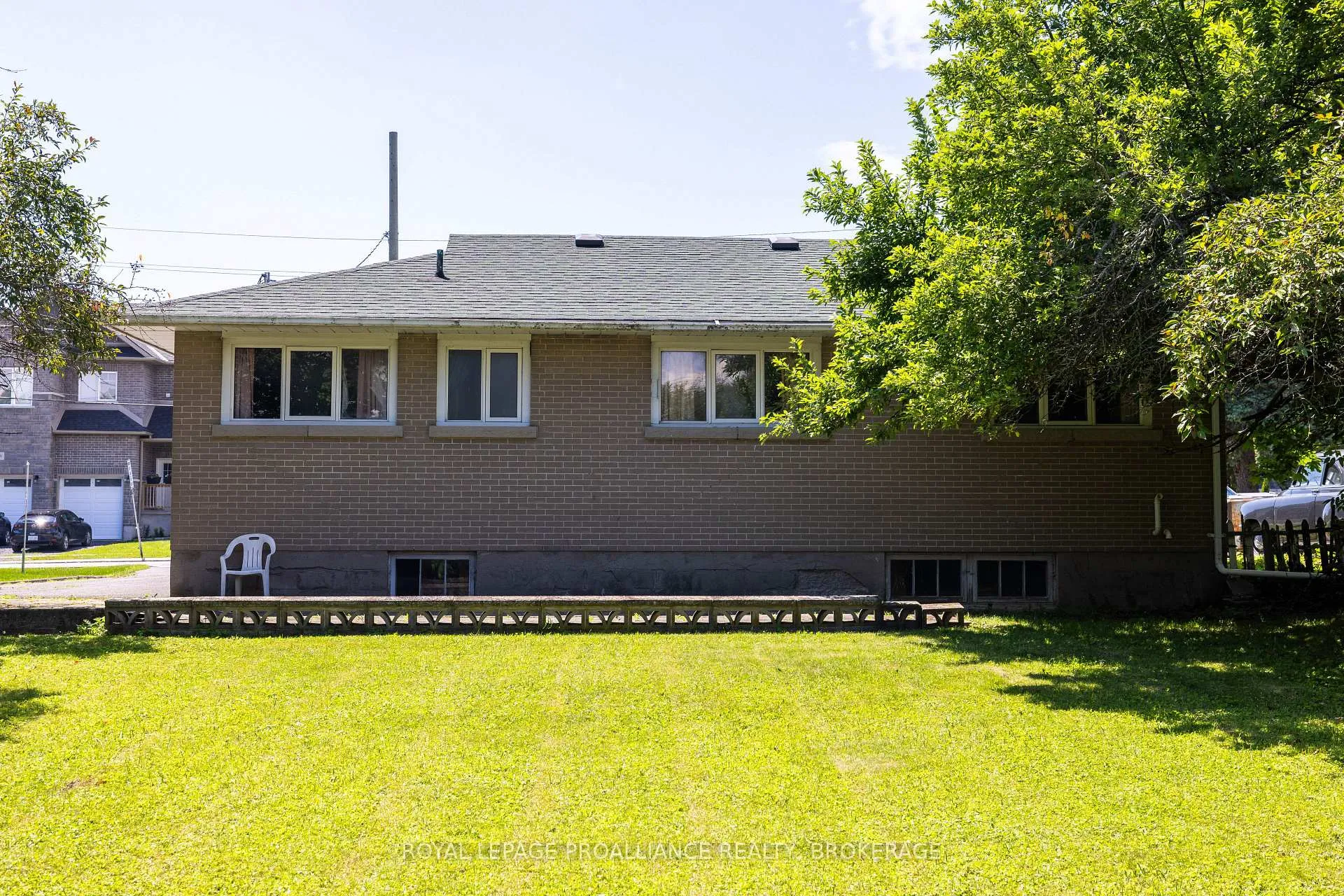 Photo 22 of 15 Park Crescent, Loyalist, Amherstview — HOMEH