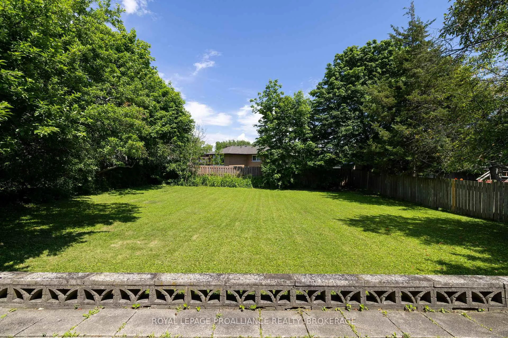 Photo 23 of 15 Park Crescent, Loyalist, Amherstview — HOMEH