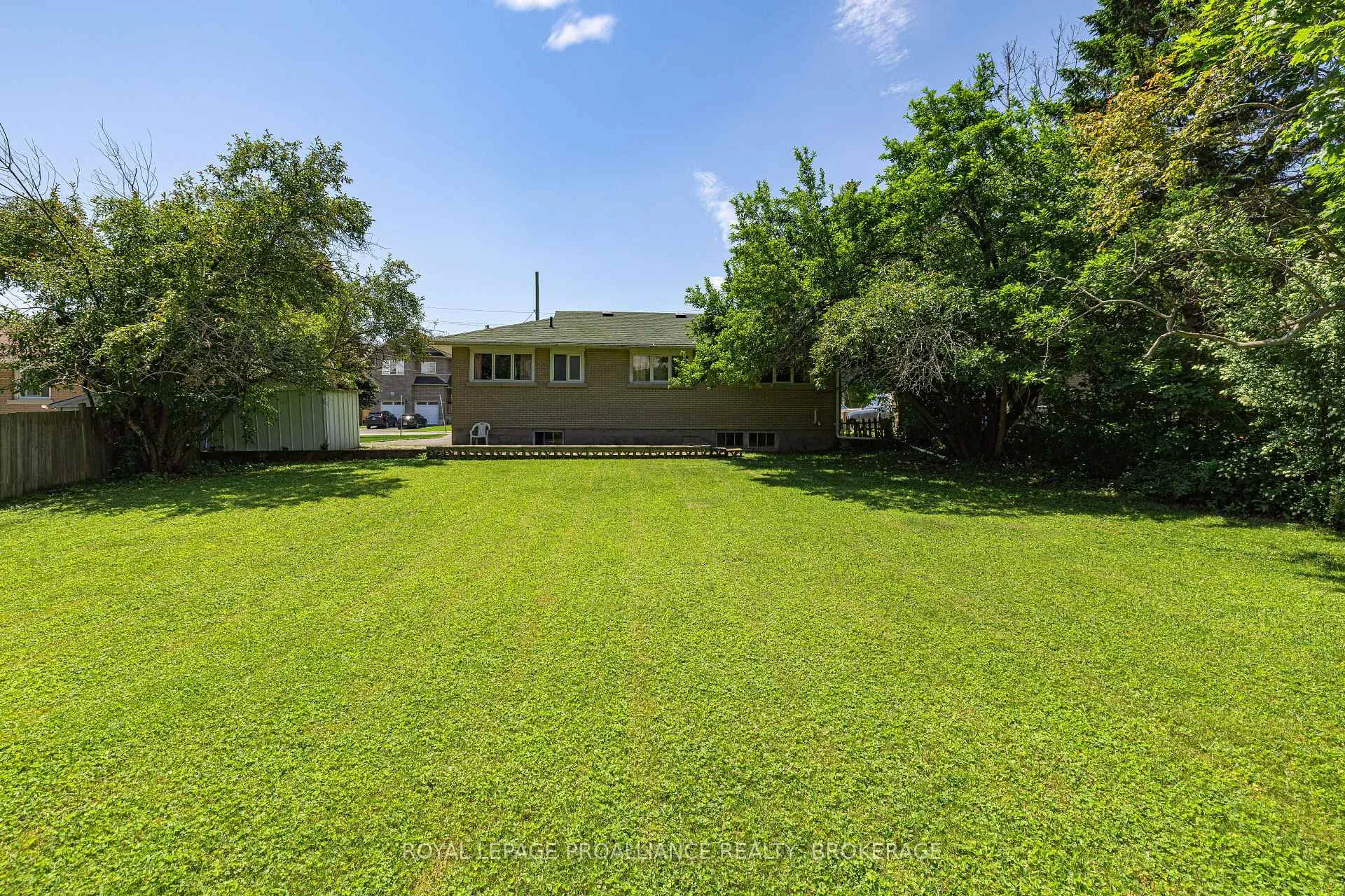 Photo 24 of 15 Park Crescent, Loyalist, Amherstview — HOMEH