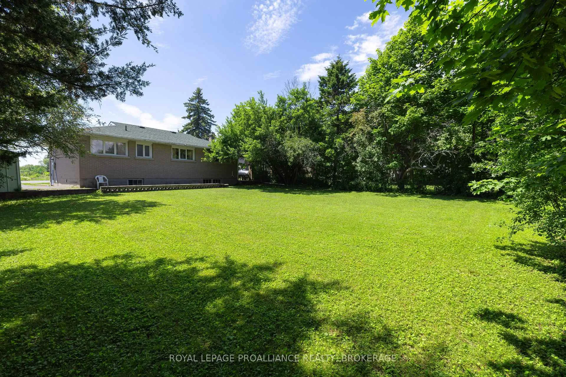 Photo 26 of 15 Park Crescent, Loyalist, Amherstview — HOMEH