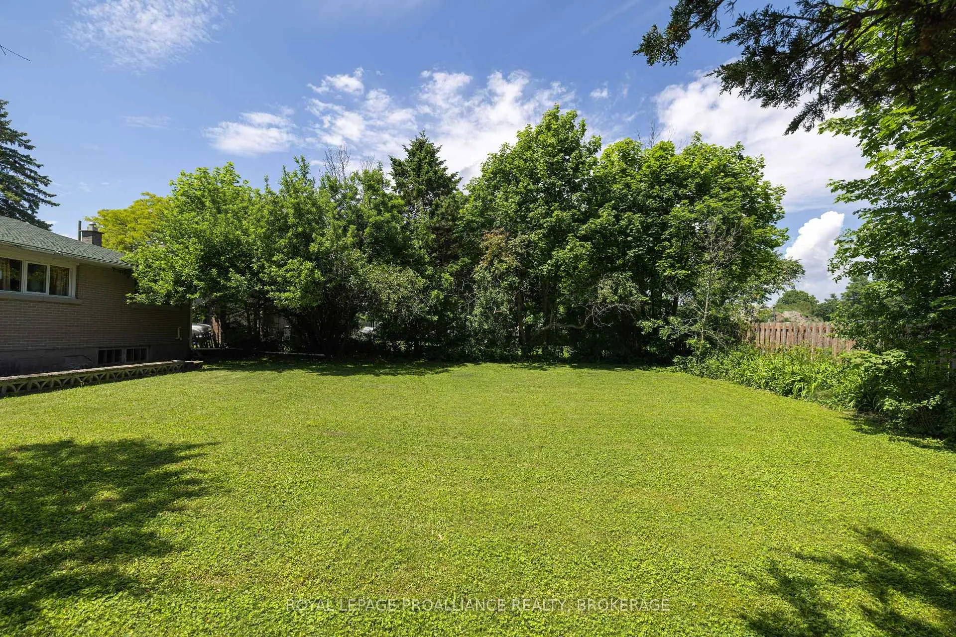 Photo 27 of 15 Park Crescent, Loyalist, Amherstview — HOMEH