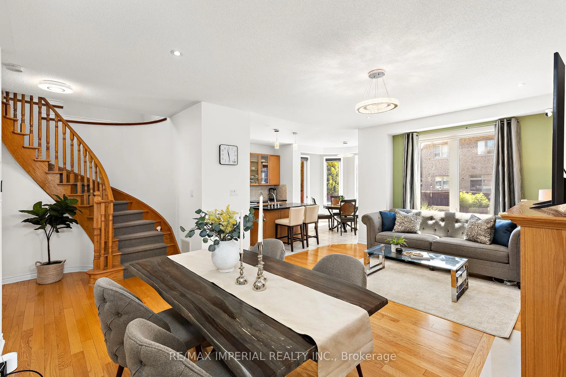 Photo 6 of 2462 Kwinter Road, Oakville, Westmount — HOMEH