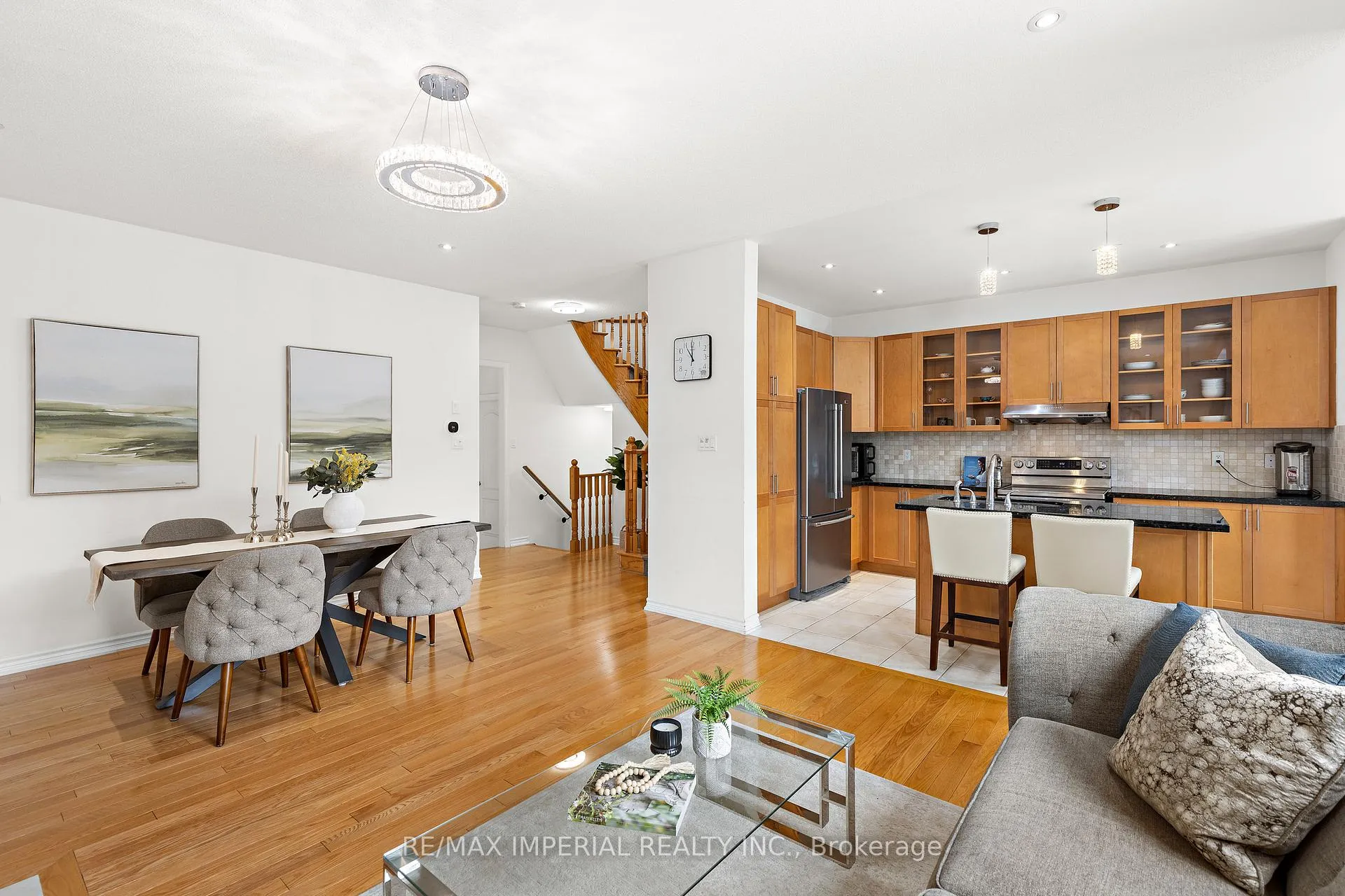 Photo 8 of 2462 Kwinter Road, Oakville, Westmount — HOMEH