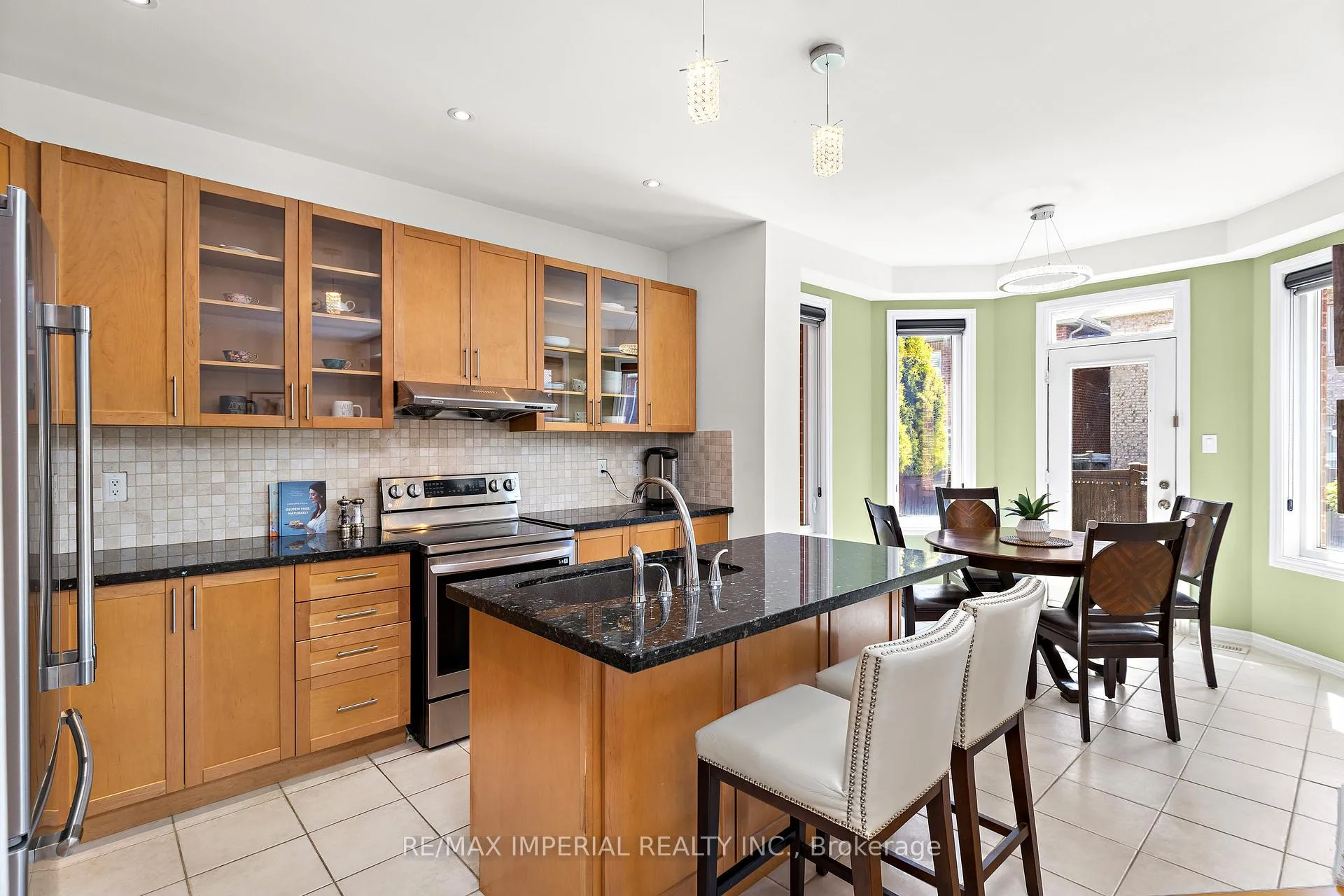 Photo 16 of 2462 Kwinter Road, Oakville, Westmount — HOMEH