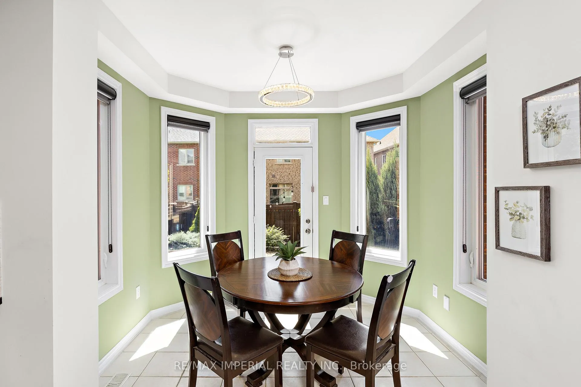 Photo 18 of 2462 Kwinter Road, Oakville, Westmount — HOMEH