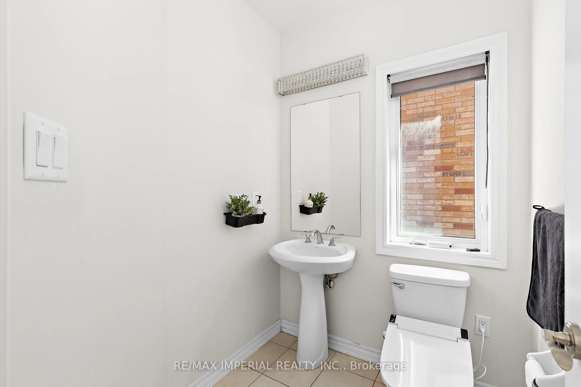 Photo 21 of 2462 Kwinter Road, Oakville, Westmount — HOMEH