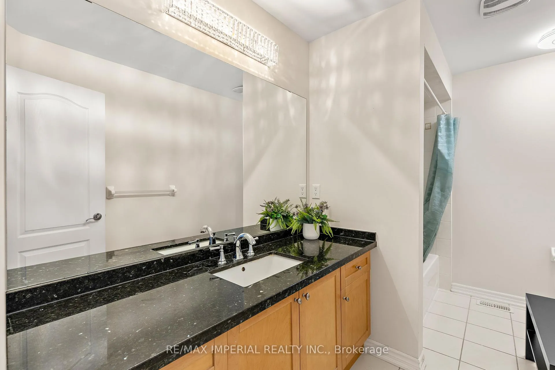 Photo 33 of 2462 Kwinter Road, Oakville, Westmount — HOMEH