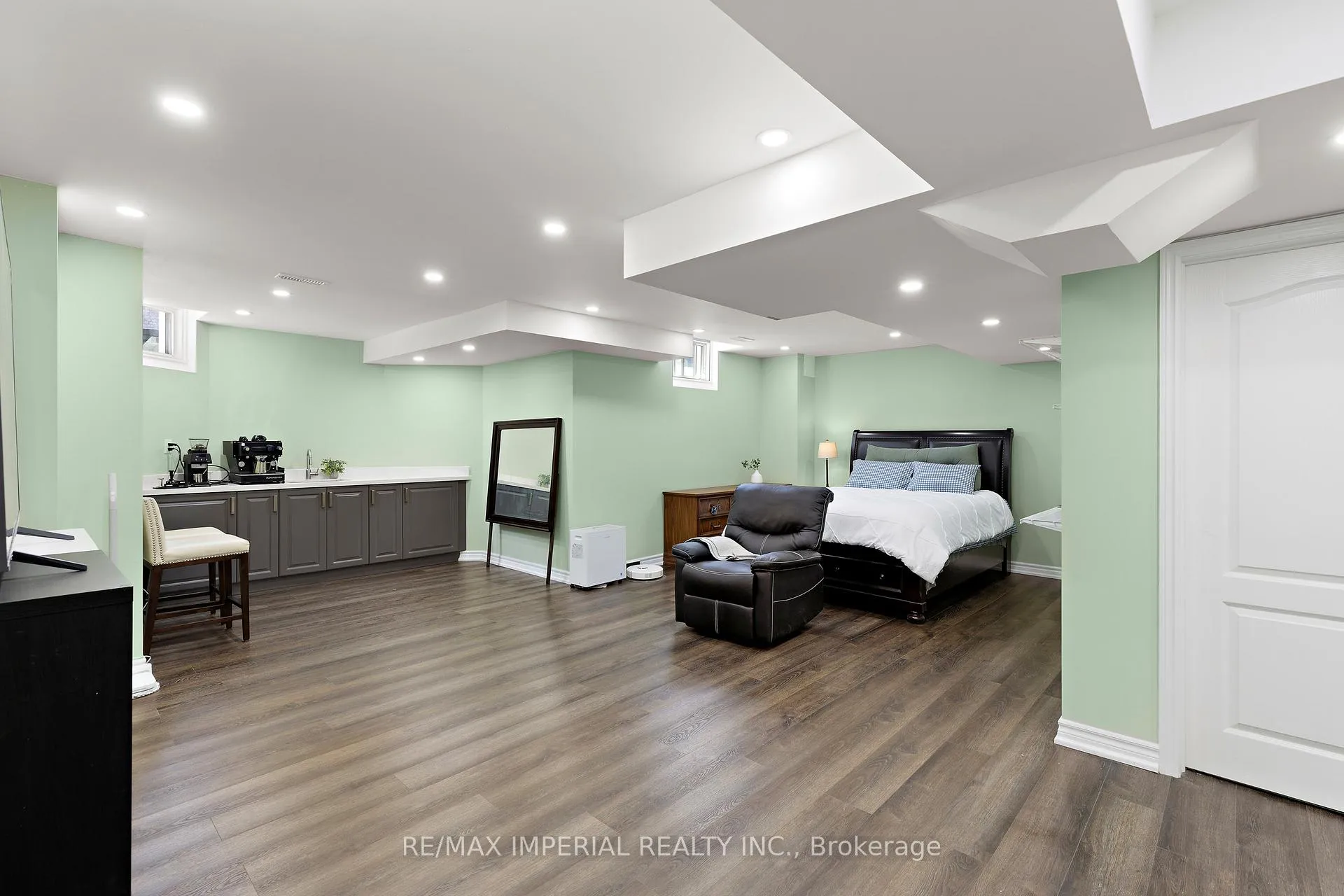 Photo 34 of 2462 Kwinter Road, Oakville, Westmount — HOMEH