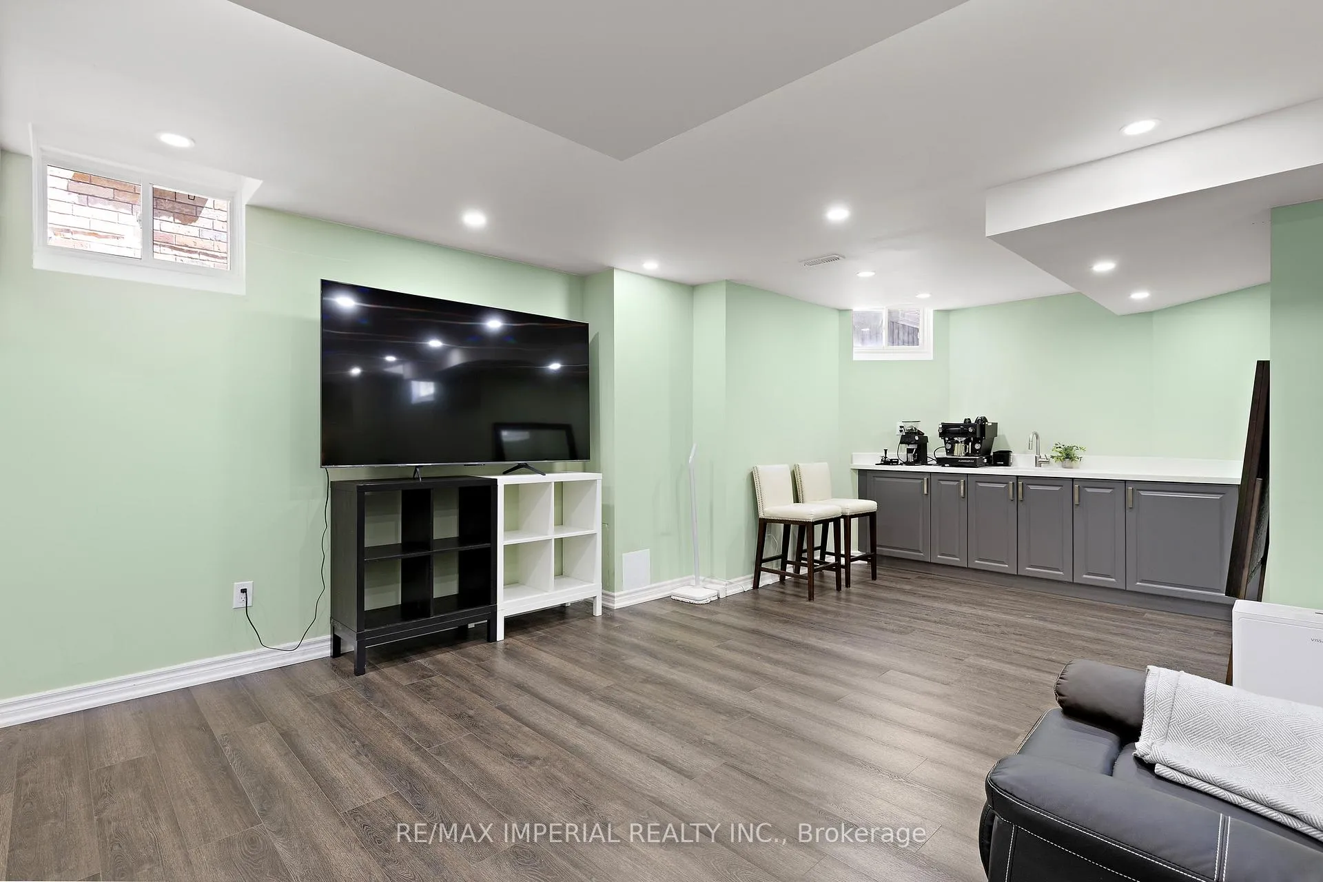 Photo 35 of 2462 Kwinter Road, Oakville, Westmount — HOMEH