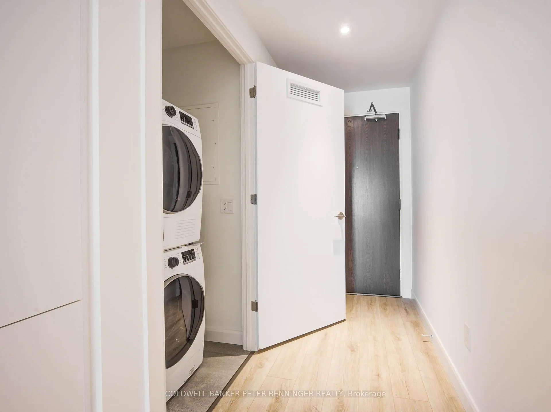 Photo 5 of Unit 1604, 741 King Street, Kitchener, KW Hospital — HOMEH
