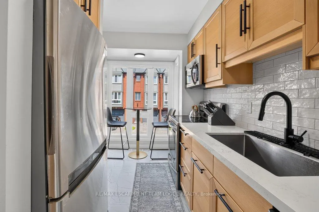 Photo 6 of Unit 105, 895 Maple Avenue, Burlington, Brant — HOMEH