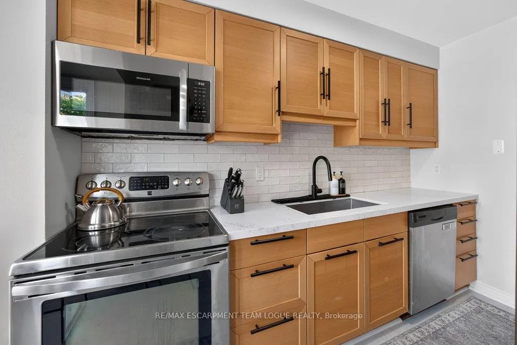 Photo 7 of Unit 105, 895 Maple Avenue, Burlington, Brant — HOMEH