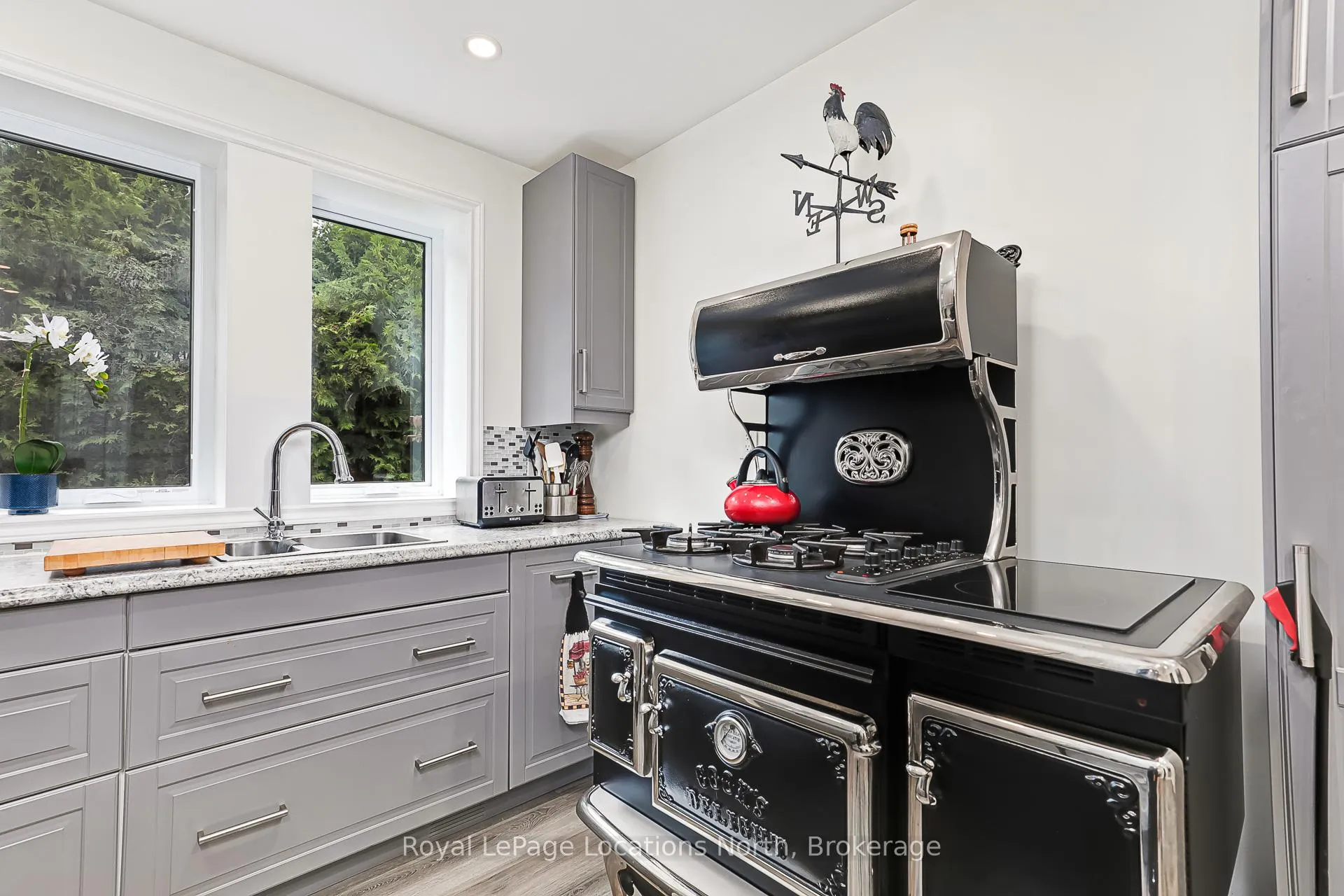 Photo 12 of 142 Marsh Street W, Blue Mountains — HOMEH