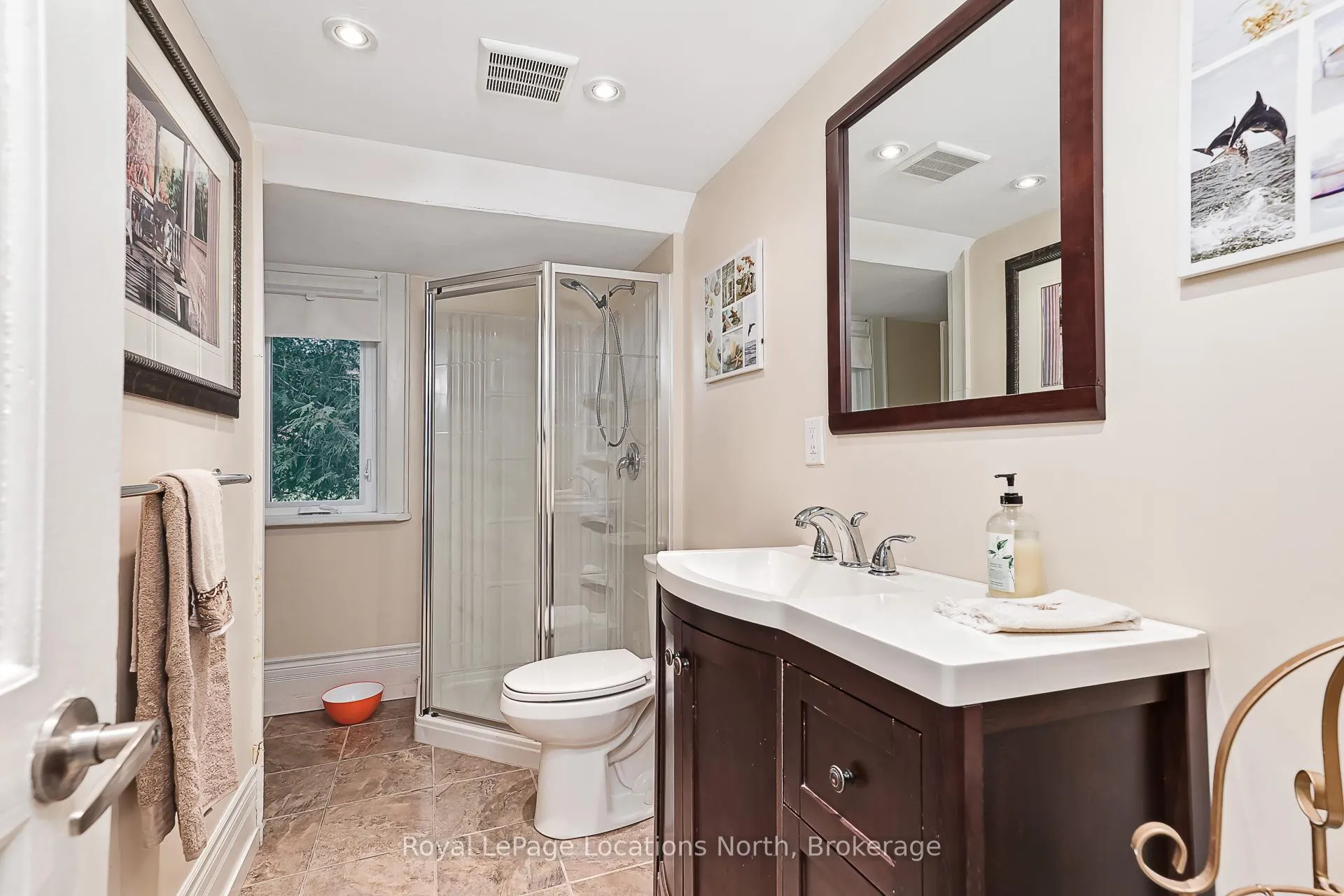 Photo 14 of 142 Marsh Street W, Blue Mountains — HOMEH