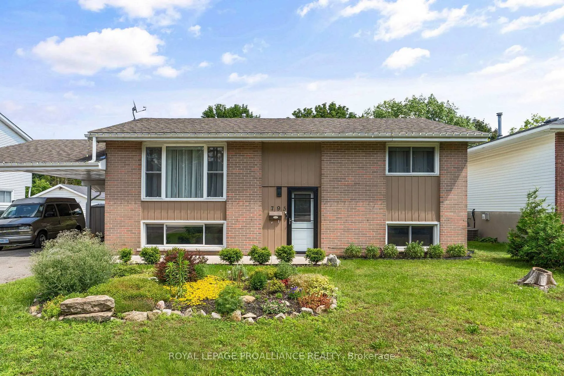 Photo 1 of 795 Laurier Boulevard, Brockville, Brockville — HOMEH