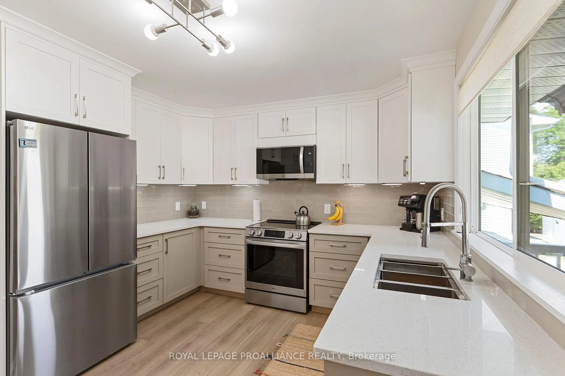 Photo 11 of 795 Laurier Boulevard, Brockville, Brockville — HOMEH