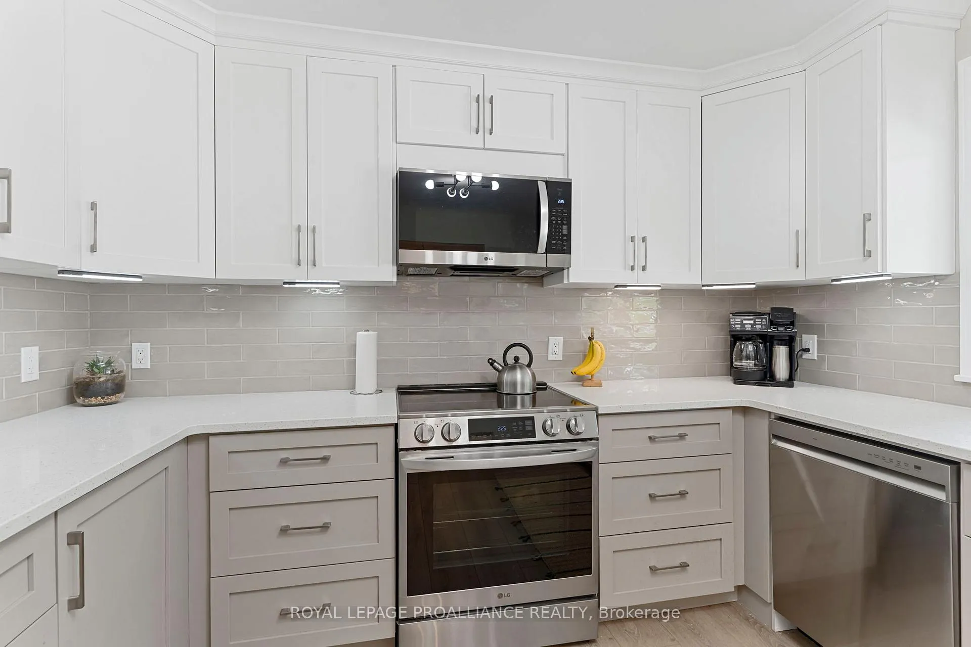 Photo 12 of 795 Laurier Boulevard, Brockville, Brockville — HOMEH