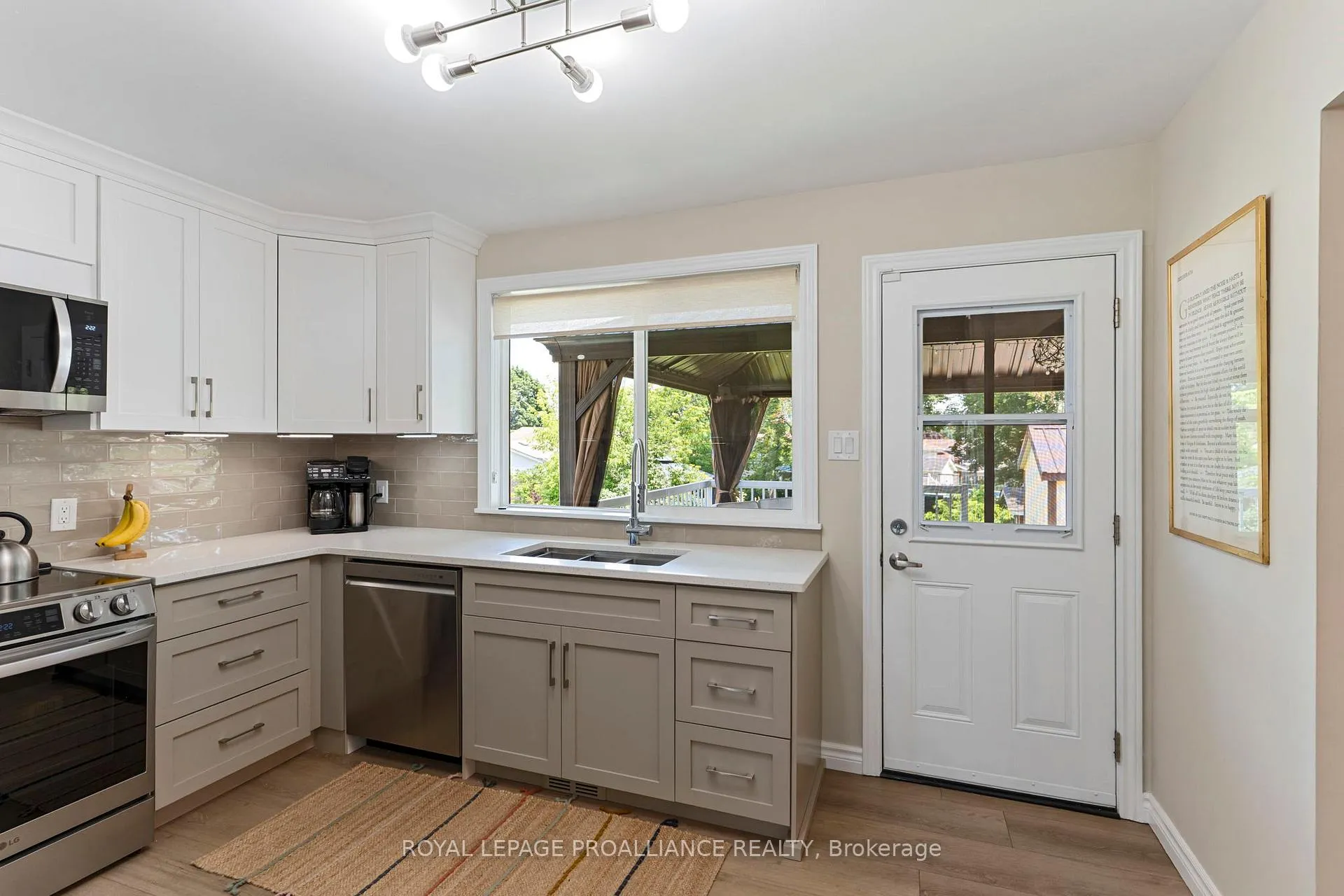 Photo 13 of 795 Laurier Boulevard, Brockville, Brockville — HOMEH