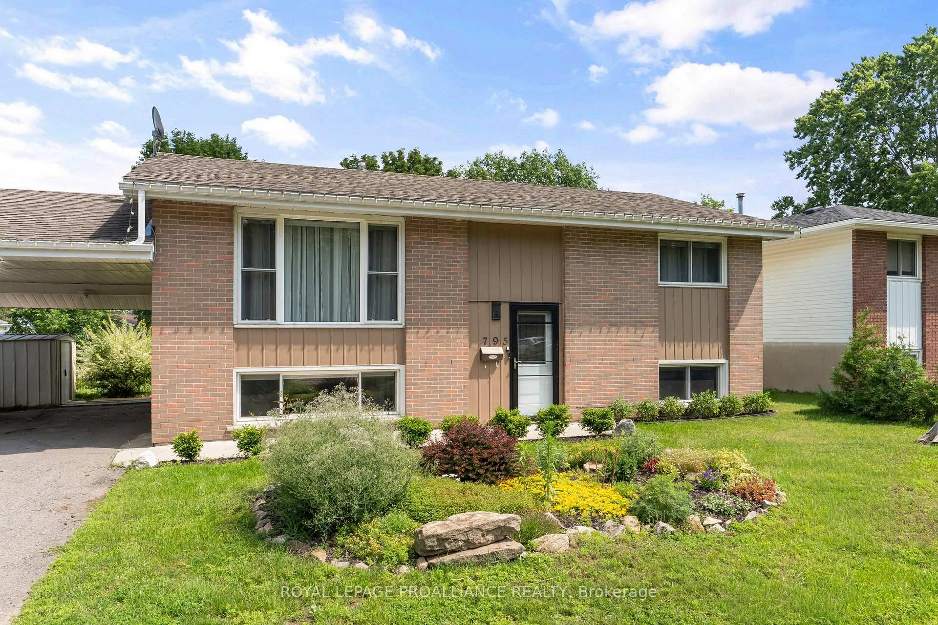 Photo 2 of 795 Laurier Boulevard, Brockville, Brockville — HOMEH