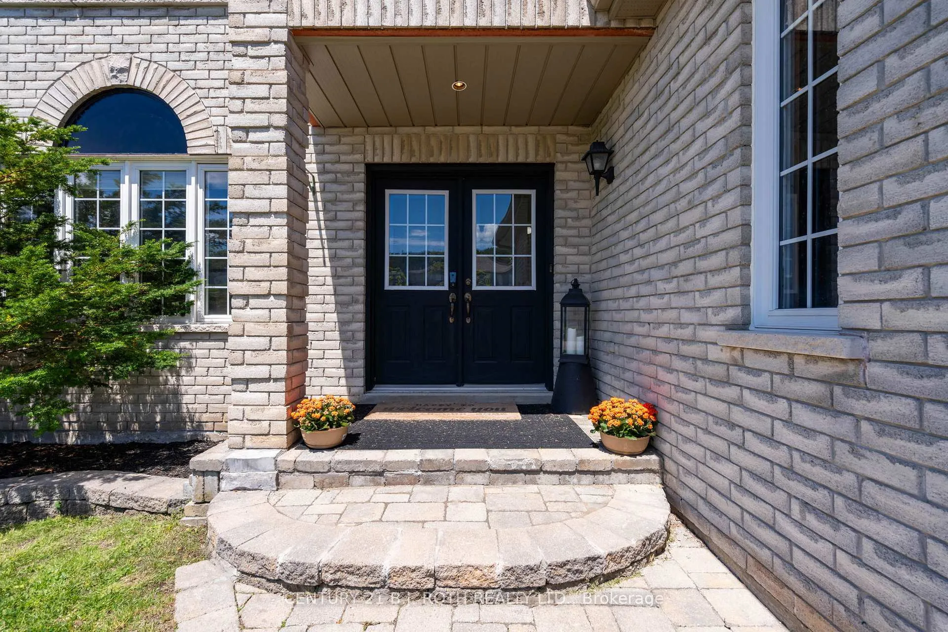 Photo 2 of 22 Silvercreek Crescent, Barrie, Ardagh — HOMEH