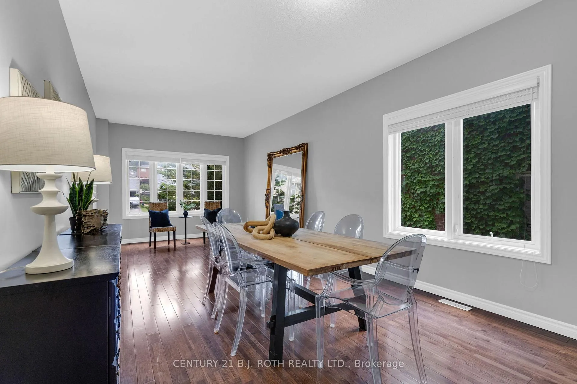 Photo 8 of 22 Silvercreek Crescent, Barrie, Ardagh — HOMEH