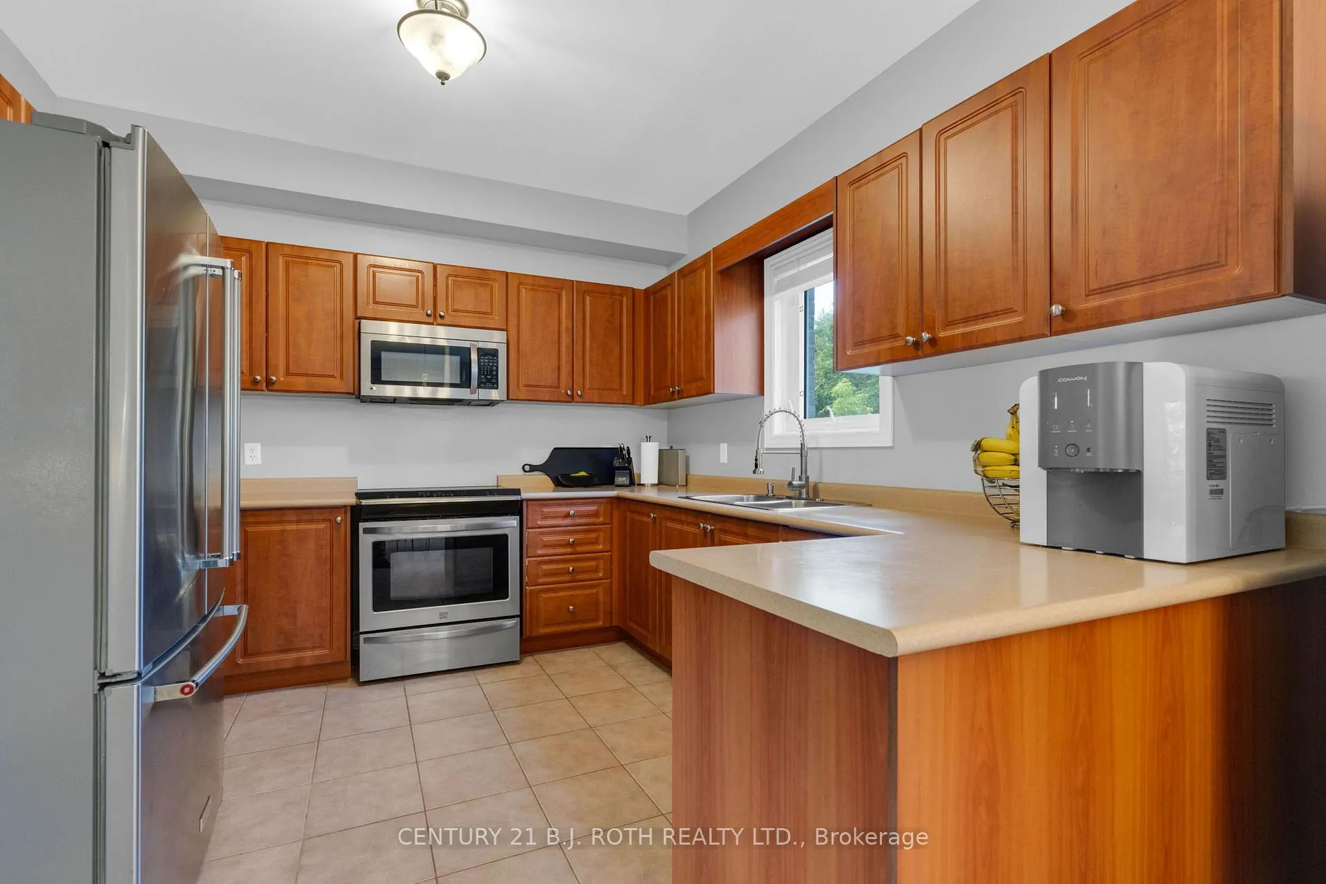 Photo 9 of 22 Silvercreek Crescent, Barrie, Ardagh — HOMEH