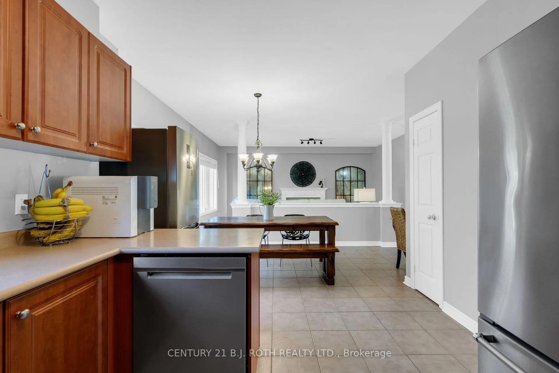 Photo 10 of 22 Silvercreek Crescent, Barrie, Ardagh — HOMEH