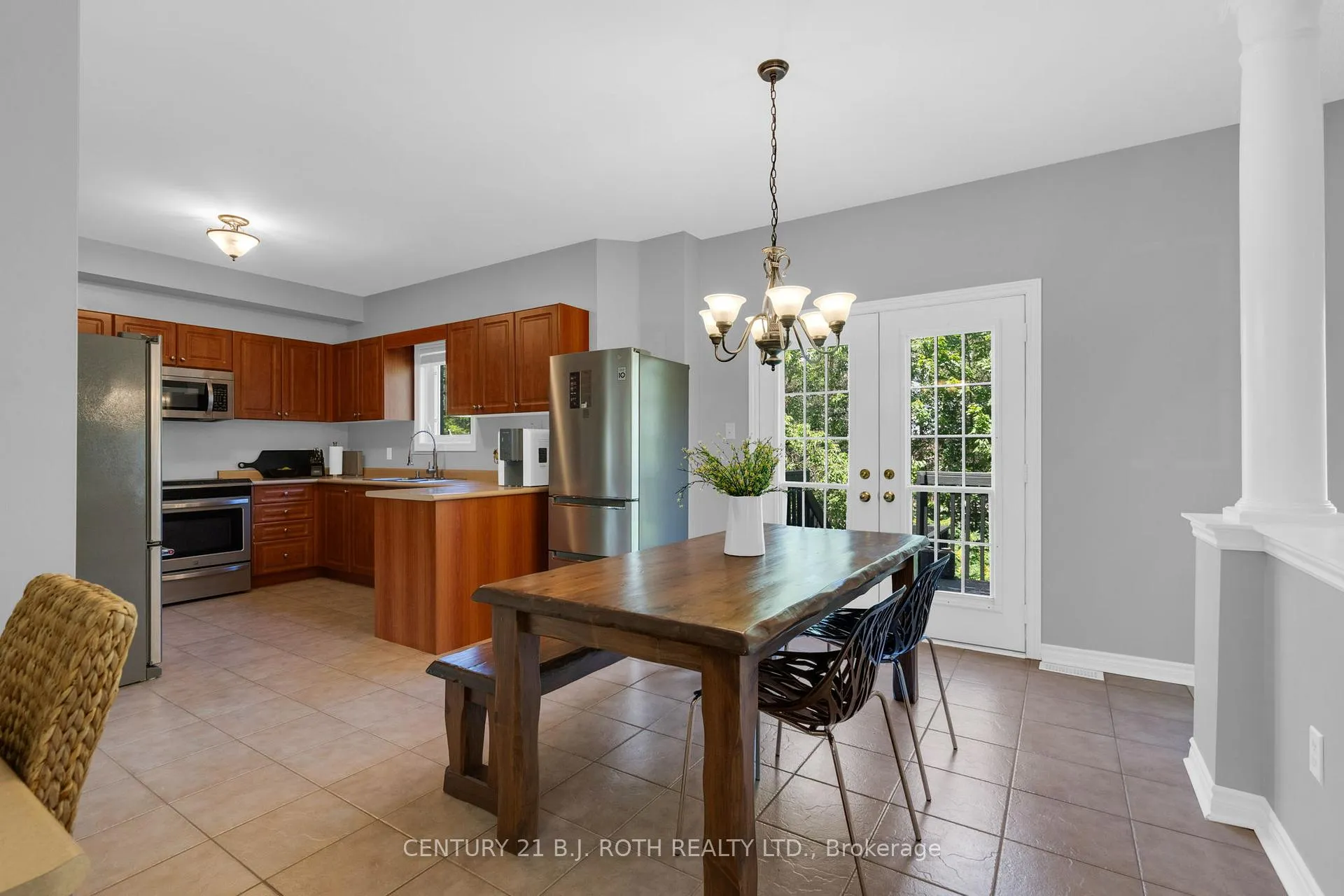 Photo 12 of 22 Silvercreek Crescent, Barrie, Ardagh — HOMEH
