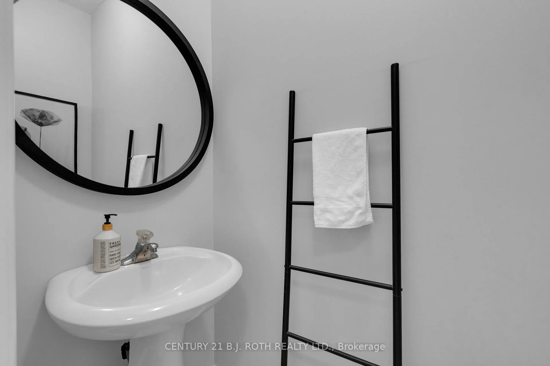 Photo 16 of 22 Silvercreek Crescent, Barrie, Ardagh — HOMEH