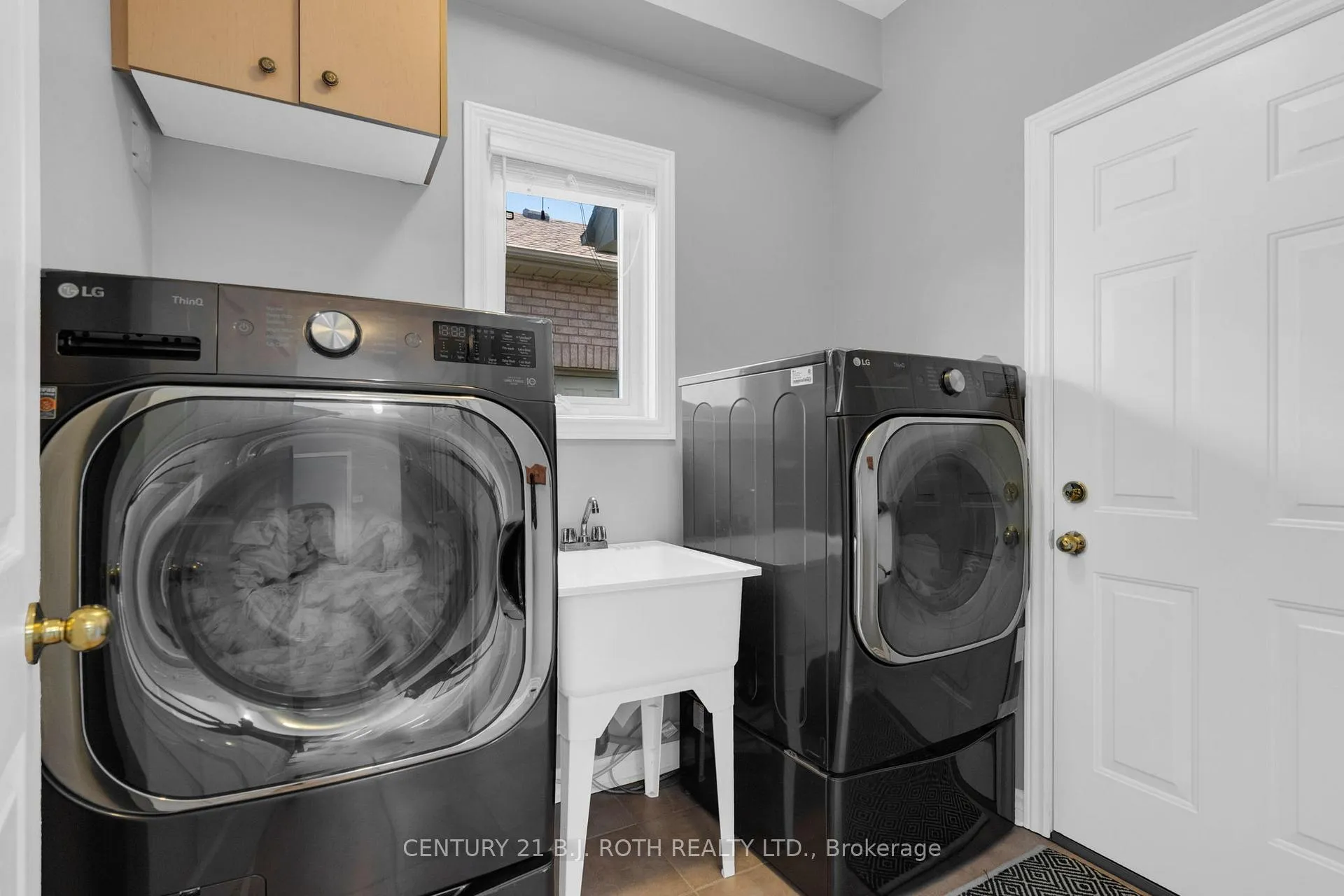 Photo 17 of 22 Silvercreek Crescent, Barrie, Ardagh — HOMEH