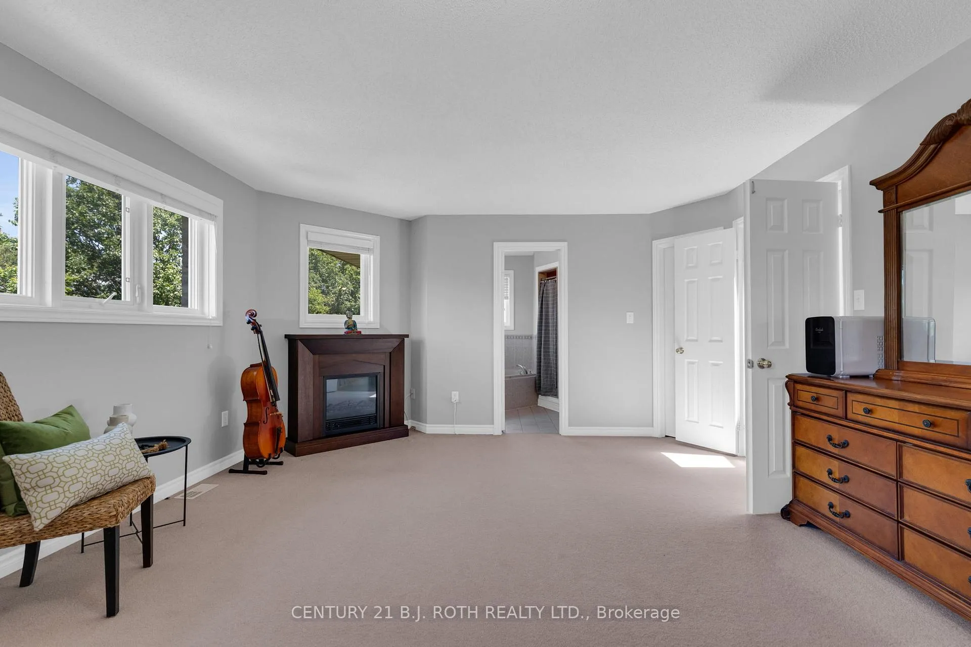 Photo 21 of 22 Silvercreek Crescent, Barrie, Ardagh — HOMEH