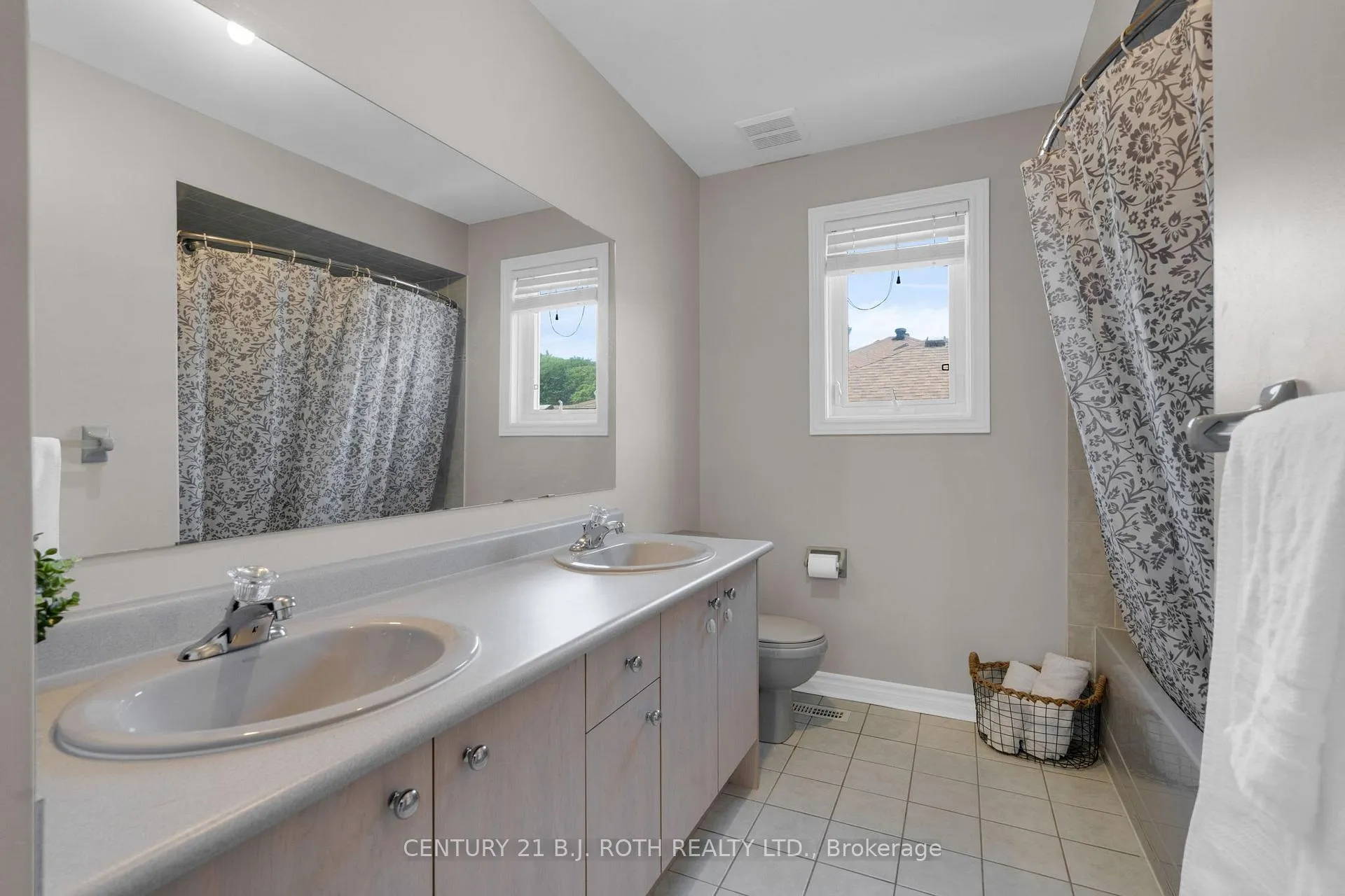 Photo 29 of 22 Silvercreek Crescent, Barrie, Ardagh — HOMEH