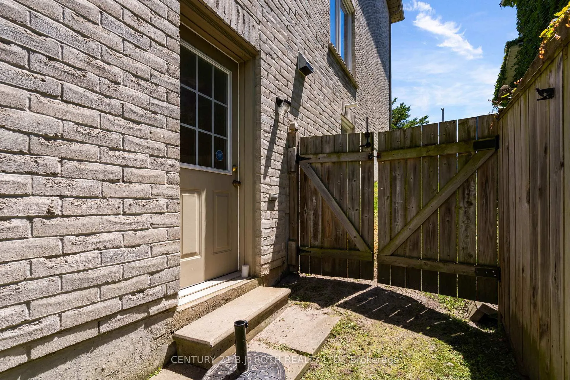 Photo 44 of 22 Silvercreek Crescent, Barrie, Ardagh — HOMEH