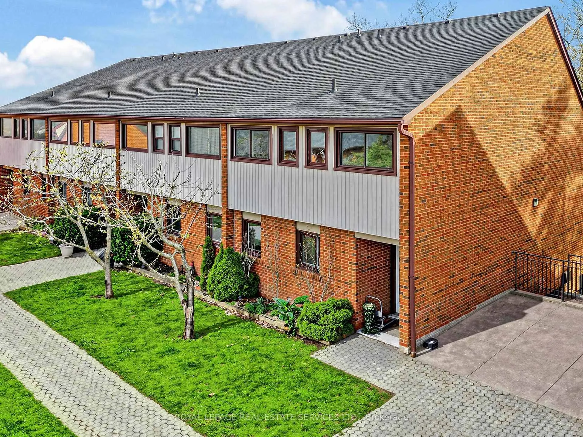 Front of Unit 21, 530 Falgarwood Drive