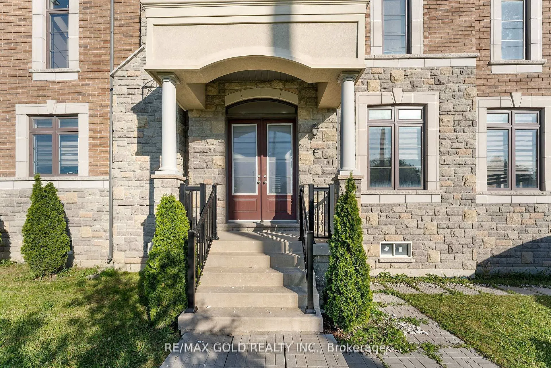 Photo 3 of 97 Gordon Randle Drive, Brampton, Toronto Gore Rural Estate — HOMEH