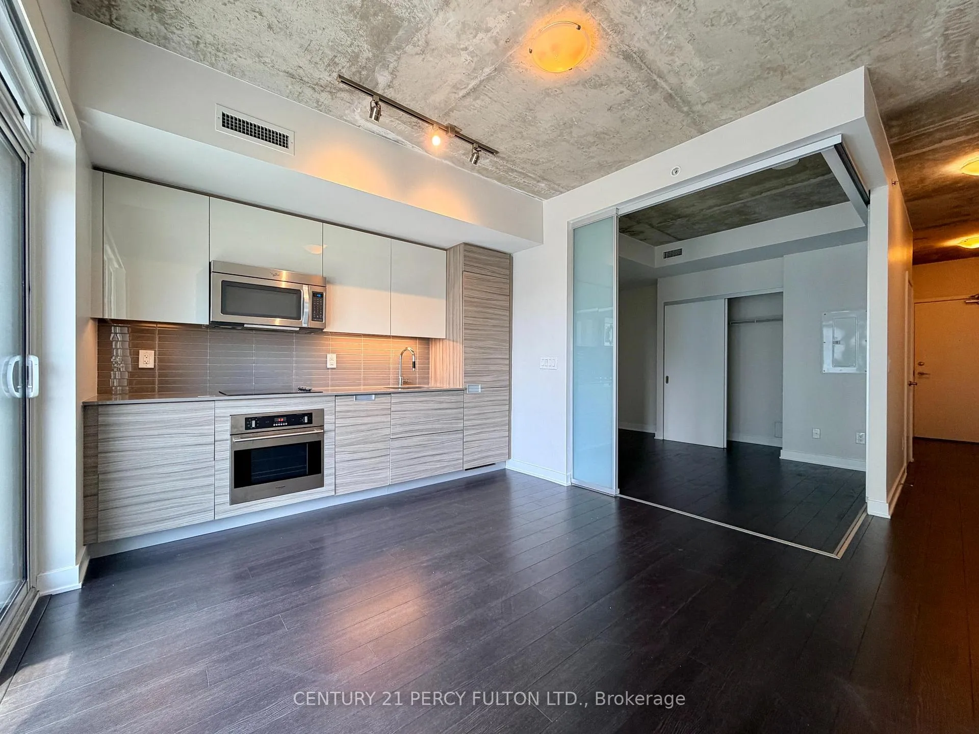 Photo 2 of Unit 813, 210 Simcoe Street, Toronto, Kensington-Chinatown — HOMEH