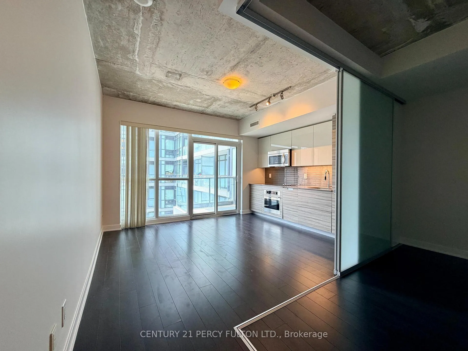 Photo 3 of Unit 813, 210 Simcoe Street, Toronto, Kensington-Chinatown — HOMEH