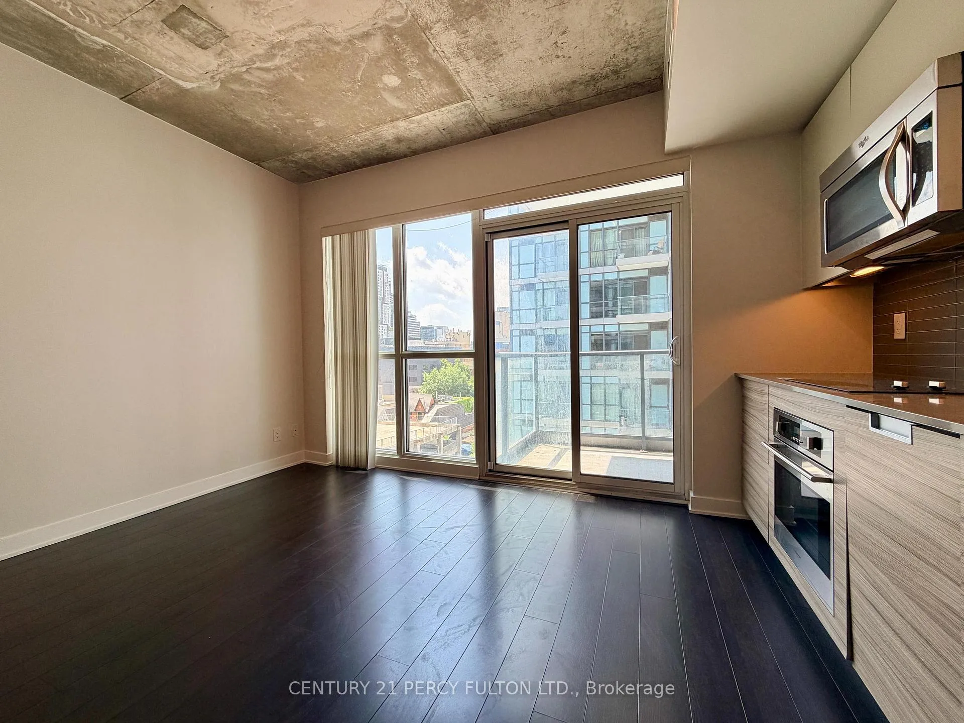 Photo 4 of Unit 813, 210 Simcoe Street, Toronto, Kensington-Chinatown — HOMEH