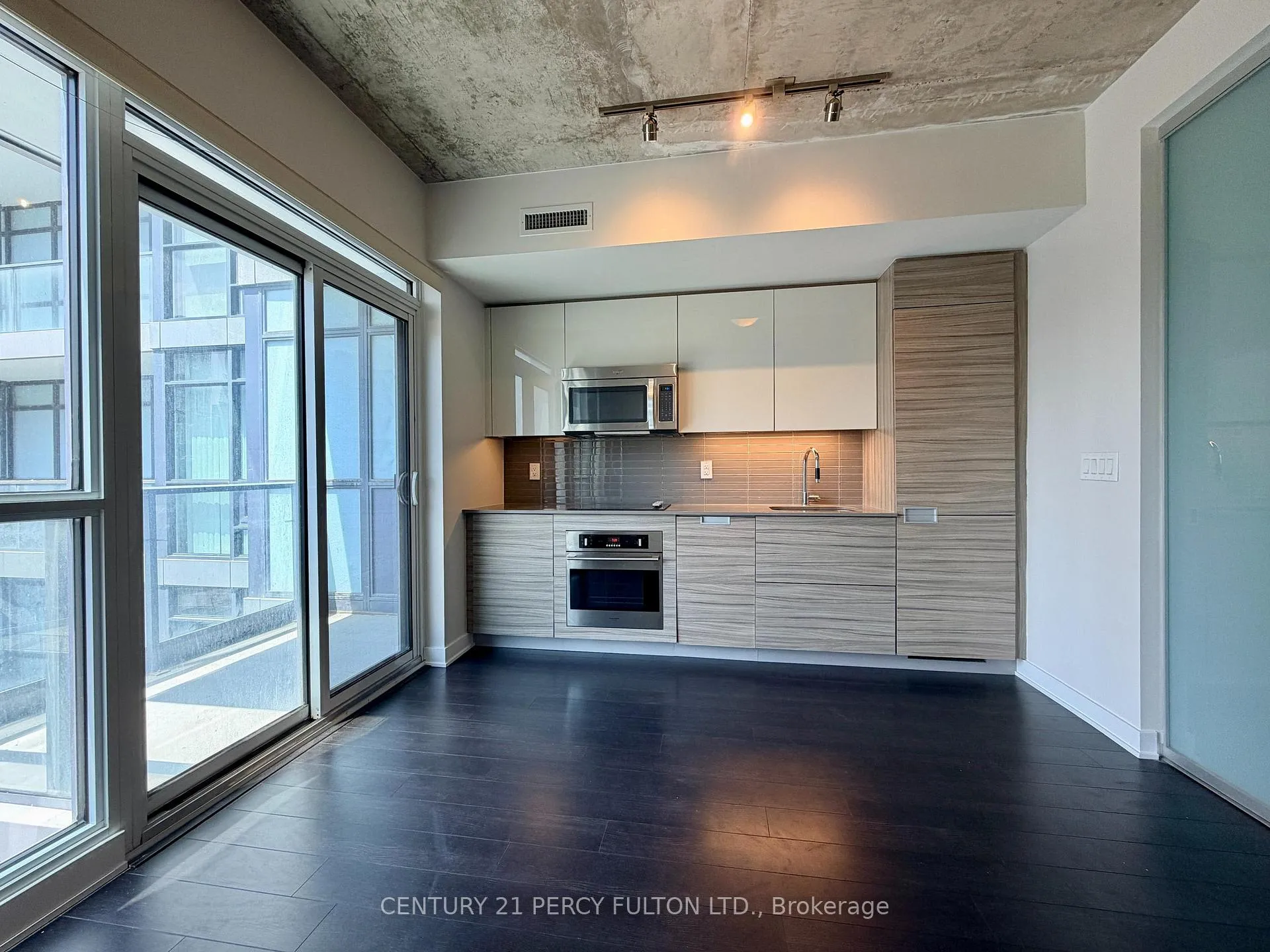 Photo 5 of Unit 813, 210 Simcoe Street, Toronto, Kensington-Chinatown — HOMEH