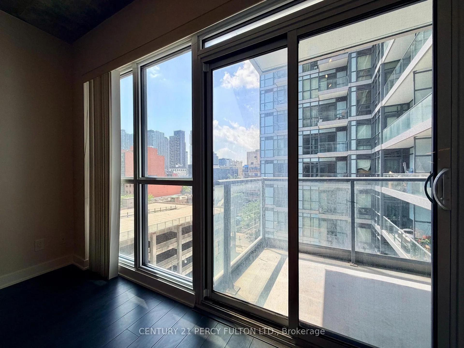 Photo 6 of Unit 813, 210 Simcoe Street, Toronto, Kensington-Chinatown — HOMEH